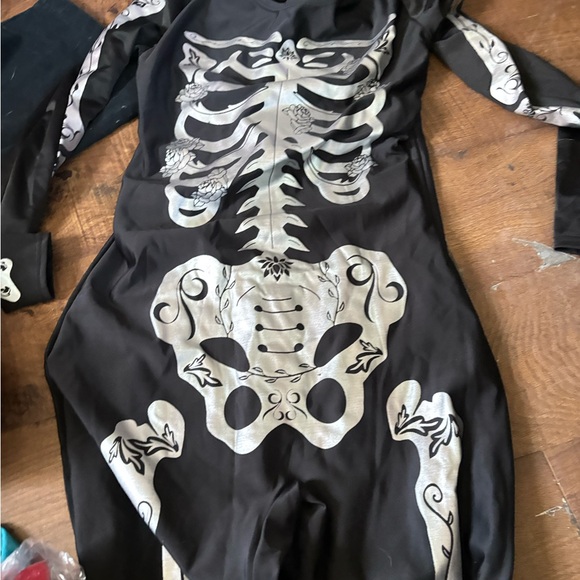 Spirit Black and White Skeleton Costume for Women - Picture 4 of 4
